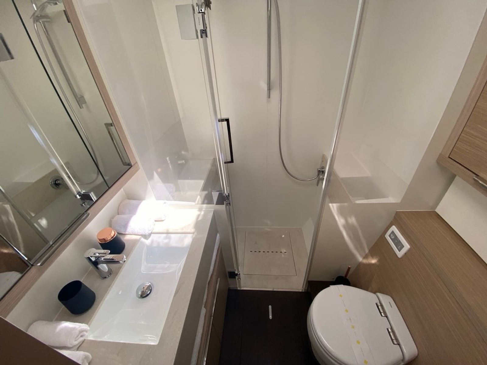 Yacht Salon